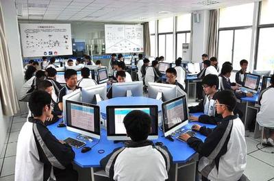云南省電子信息與計算機(jī)技術(shù)開發(fā)專業(yè)概覽及就業(yè)前景分析